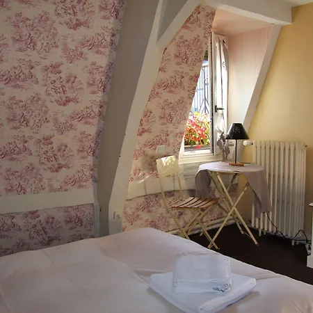 L'auberge Du Cochon D'or מלון בוזוויל