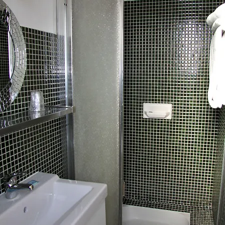 L'auberge Du Cochon D'or Hotel