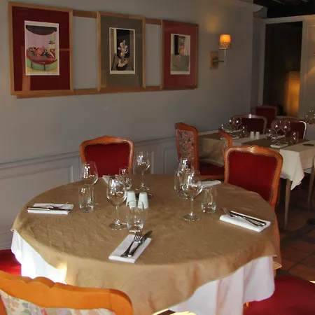 Hotel Logis Restaurant Le Cochon D'or 2*