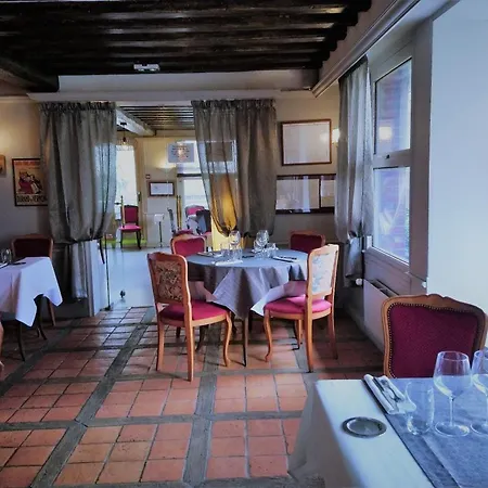 Logis Hotel Restaurant Hotel Le Cochon D'Or 2* Beuzeville