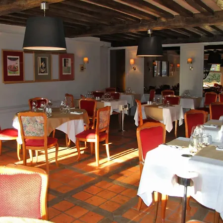 Hotel Logis Restaurant Le Cochon D'or 2*