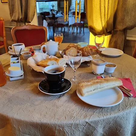 Logis Hotel Restaurant Hotel Le Cochon D'Or 2*