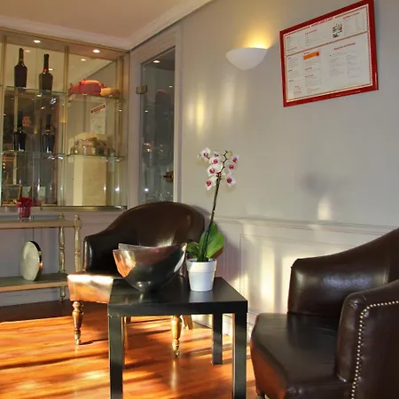 L'auberge Du Cochon D'or מלון 2*