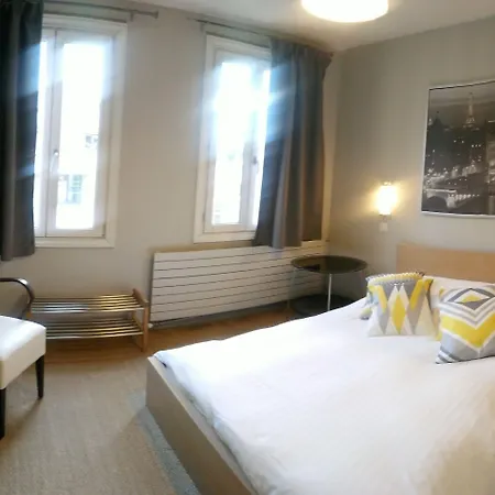 מלון L'auberge Du Cochon D'or בוזוויל