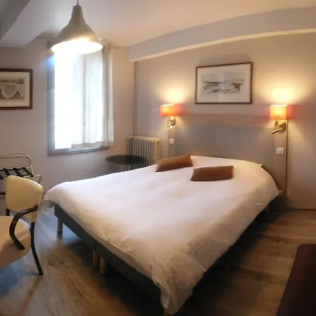 L'auberge Du Cochon D'or מלון בוזוויל