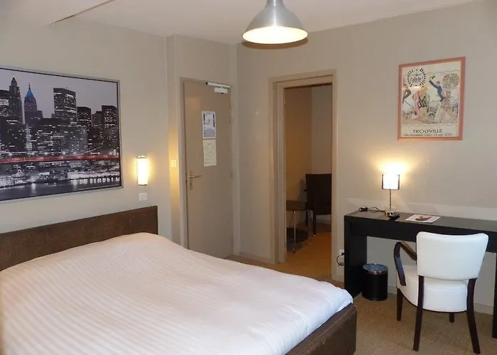 L'auberge Du Cochon D'or מלון בוזוויל