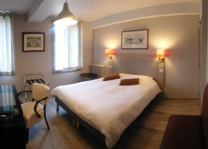 L'auberge Du Cochon D'or מלון בוזוויל